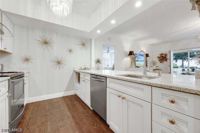 5817 Glencove DR 402, Naples, FL 34108