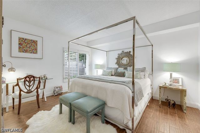 5817 Glencove DR 402, Naples, FL 34108