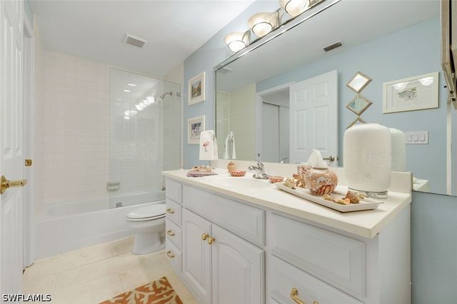 5817 Glencove DR 402, Naples, FL 34108