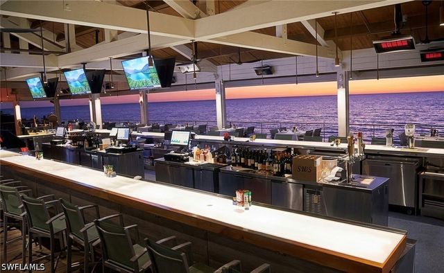 5817 Glencove DR 402, Naples, FL 34108