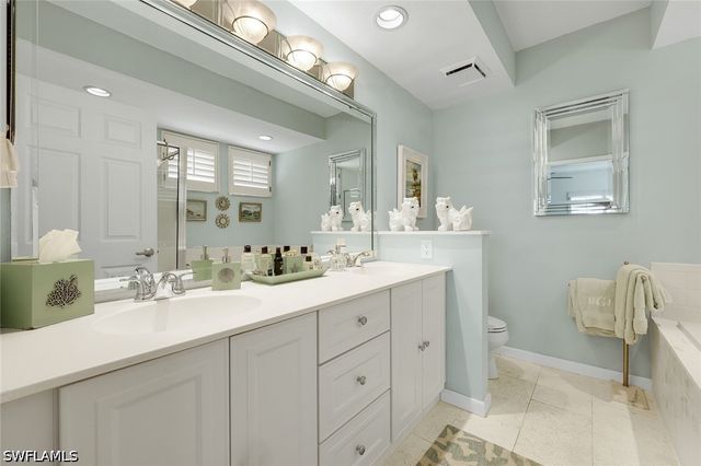 5817 Glencove DR 402, Naples, FL 34108