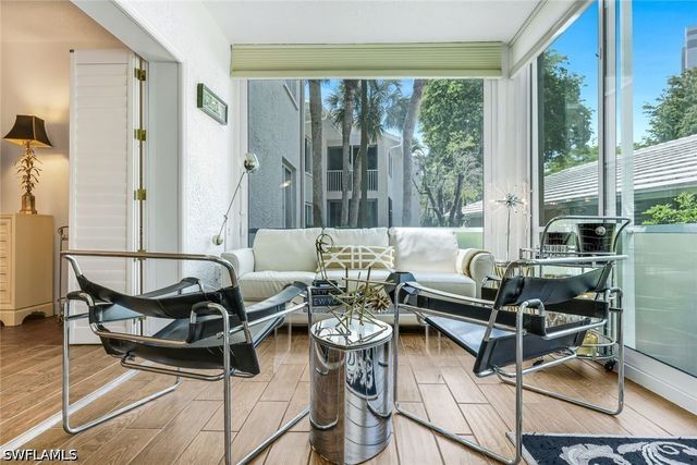 5817 Glencove DR 402, Naples, FL 34108