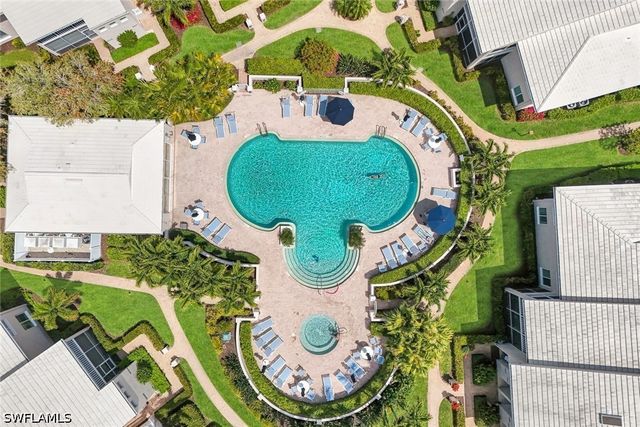 5817 Glencove DR 402, Naples, FL 34108