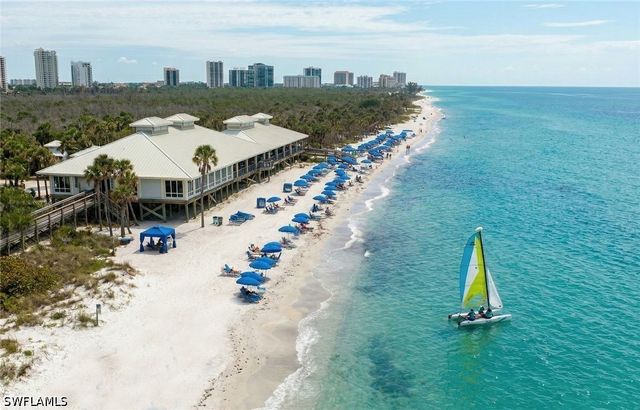 5817 Glencove DR 402, Naples, FL 34108