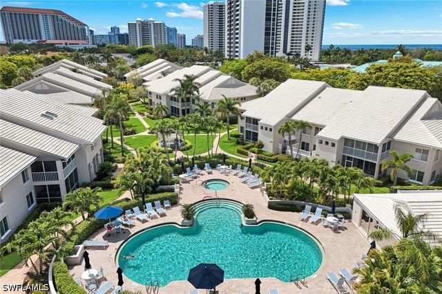 5817 Glencove DR 402, Naples, FL 34108