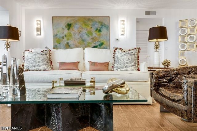 5817 Glencove DR 402, Naples, FL 34108