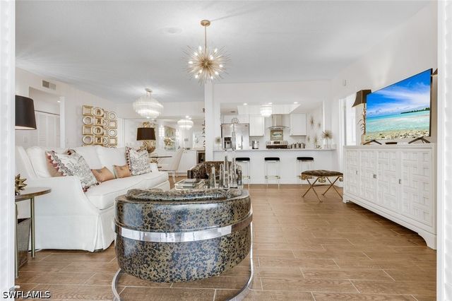 5817 Glencove DR 402, Naples, FL 34108