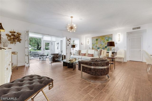 5817 Glencove DR 402, Naples, FL 34108