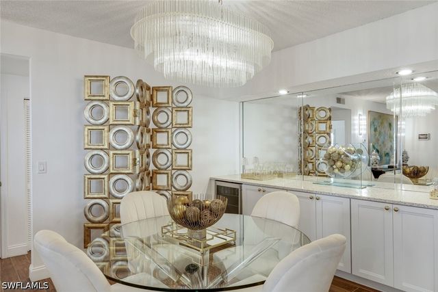 5817 Glencove DR 402, Naples, FL 34108