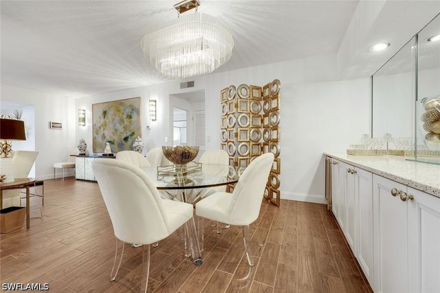 5817 Glencove DR 402, Naples, FL 34108