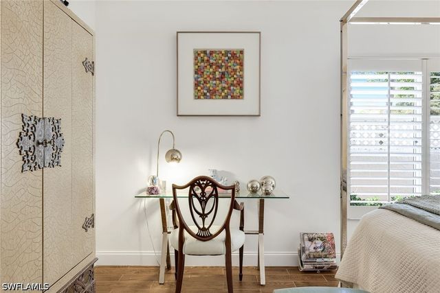 5817 Glencove DR 402, Naples, FL 34108