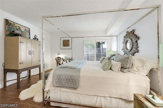 5817 Glencove DR 402, Naples, FL 34108