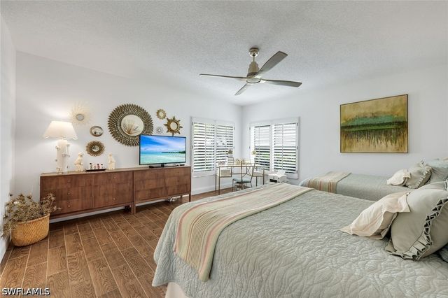 5817 Glencove DR 402, Naples, FL 34108