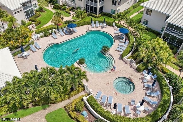 5817 Glencove DR 402, Naples, FL 34108