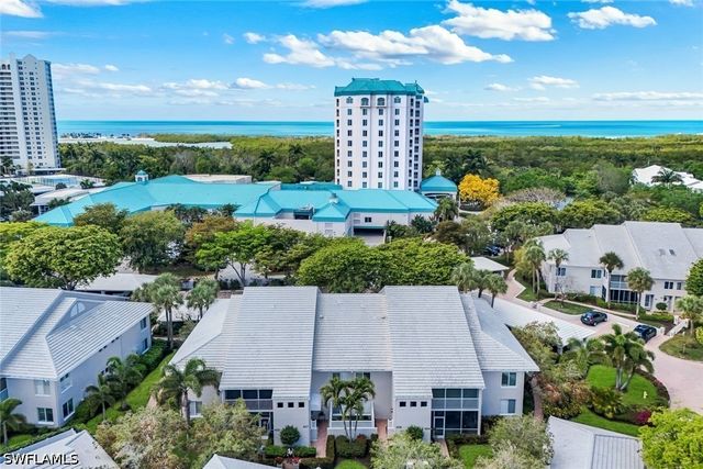 5817 Glencove DR 402, Naples, FL 34108