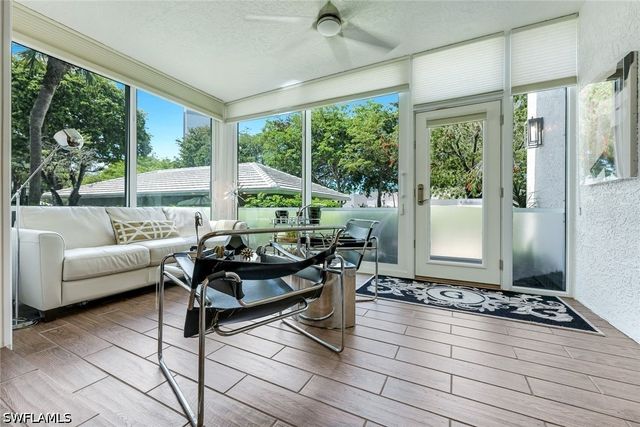 5817 Glencove DR 402, Naples, FL 34108