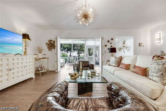 5817 Glencove DR 402, Naples, FL 34108