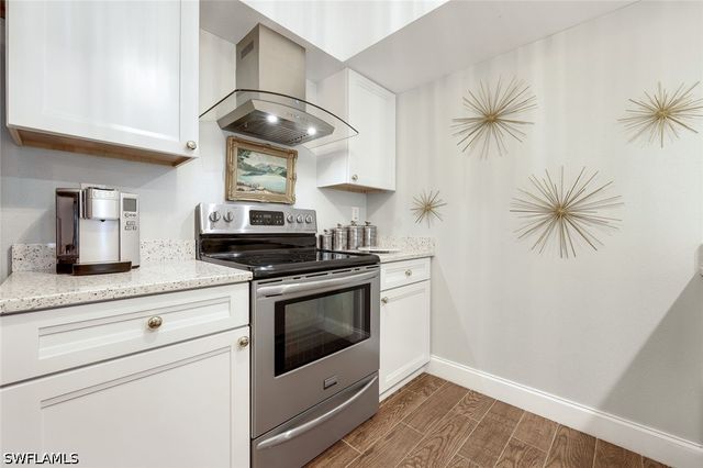 5817 Glencove DR 402, Naples, FL 34108