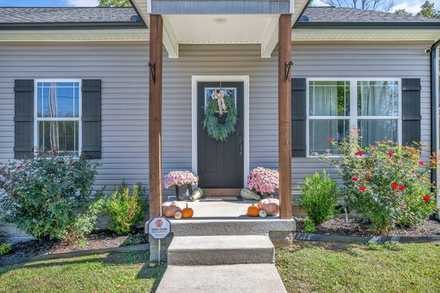 1236 N Charlotte St, Dickson, TN 37055