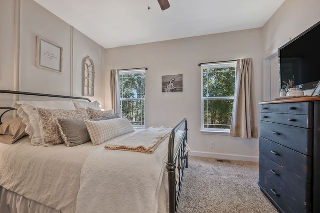 1236 N Charlotte St, Dickson, TN 37055