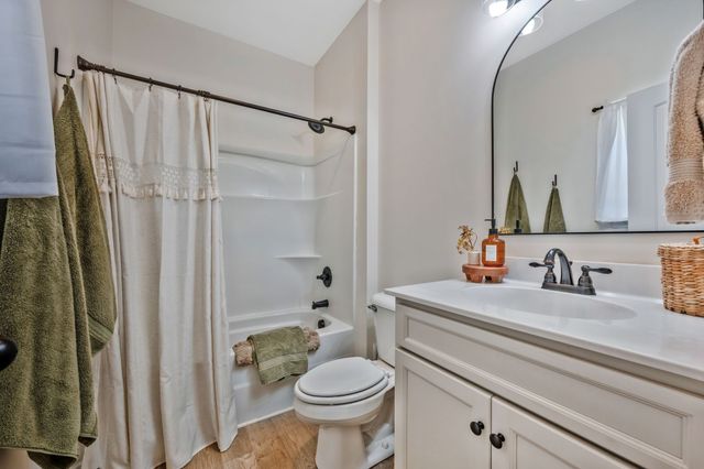 1236 N Charlotte St, Dickson, TN 37055