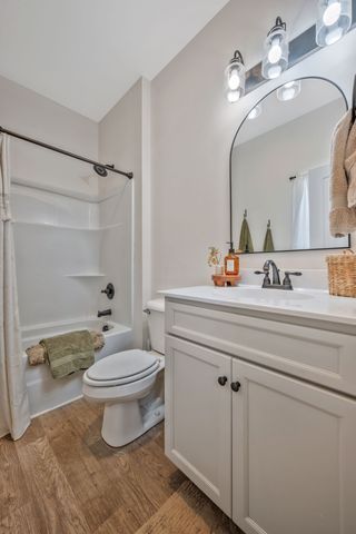 1236 N Charlotte St, Dickson, TN 37055