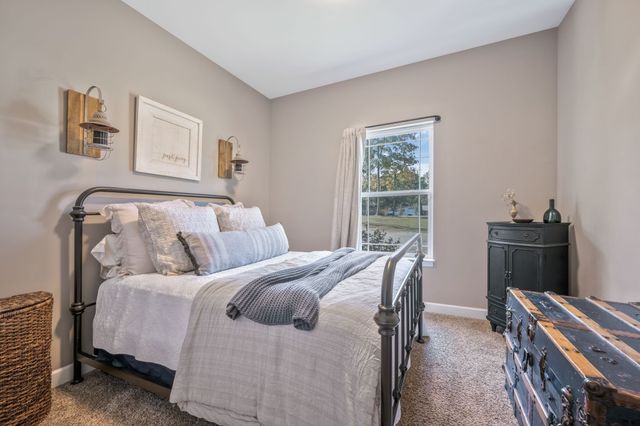 1236 N Charlotte St, Dickson, TN 37055