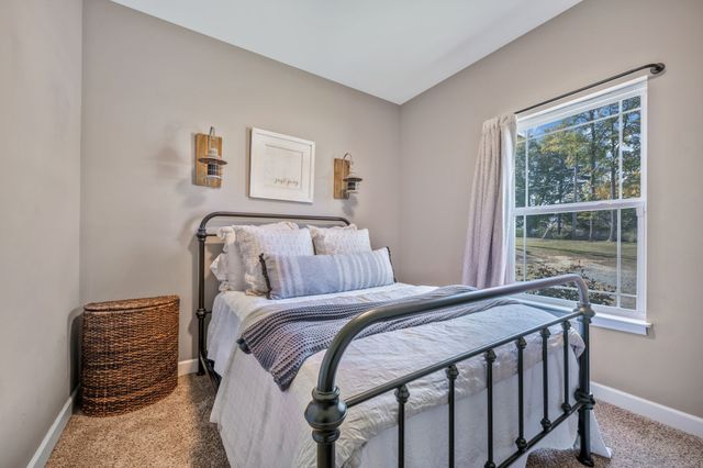 1236 N Charlotte St, Dickson, TN 37055