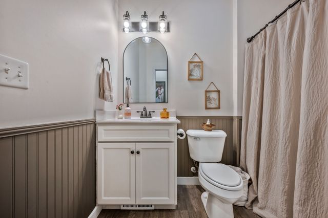 1236 N Charlotte St, Dickson, TN 37055