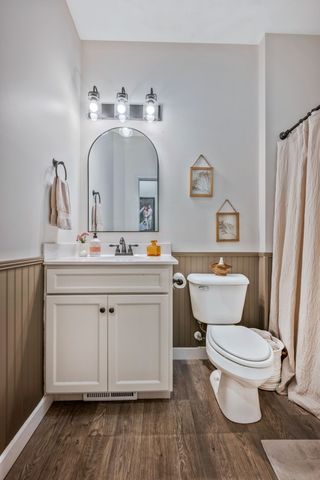 1236 N Charlotte St, Dickson, TN 37055