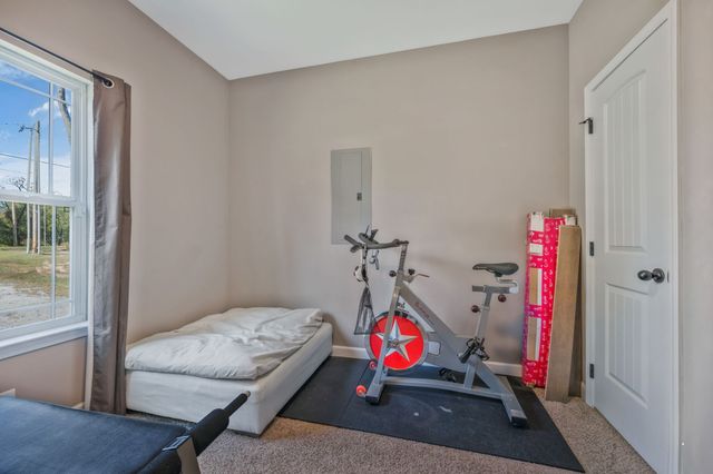 1236 N Charlotte St, Dickson, TN 37055