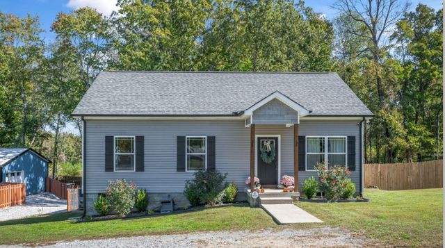 1236 N Charlotte St, Dickson, TN 37055