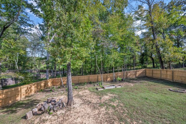 1236 N Charlotte St, Dickson, TN 37055