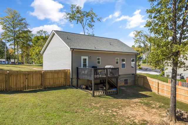 1236 N Charlotte St, Dickson, TN 37055