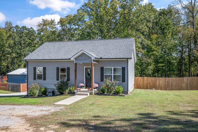 1236 N Charlotte St, Dickson, TN 37055