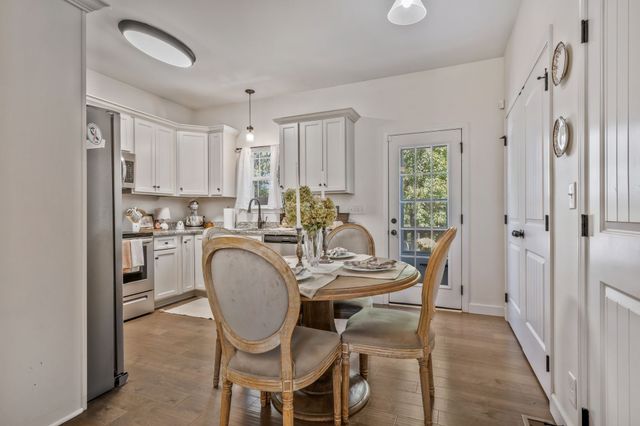 1236 N Charlotte St, Dickson, TN 37055