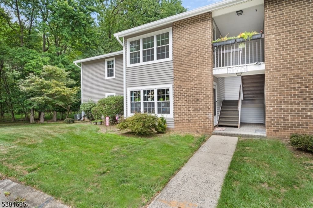 89 Pennsylvania Way, North Brunswick Twp., NJ 08902