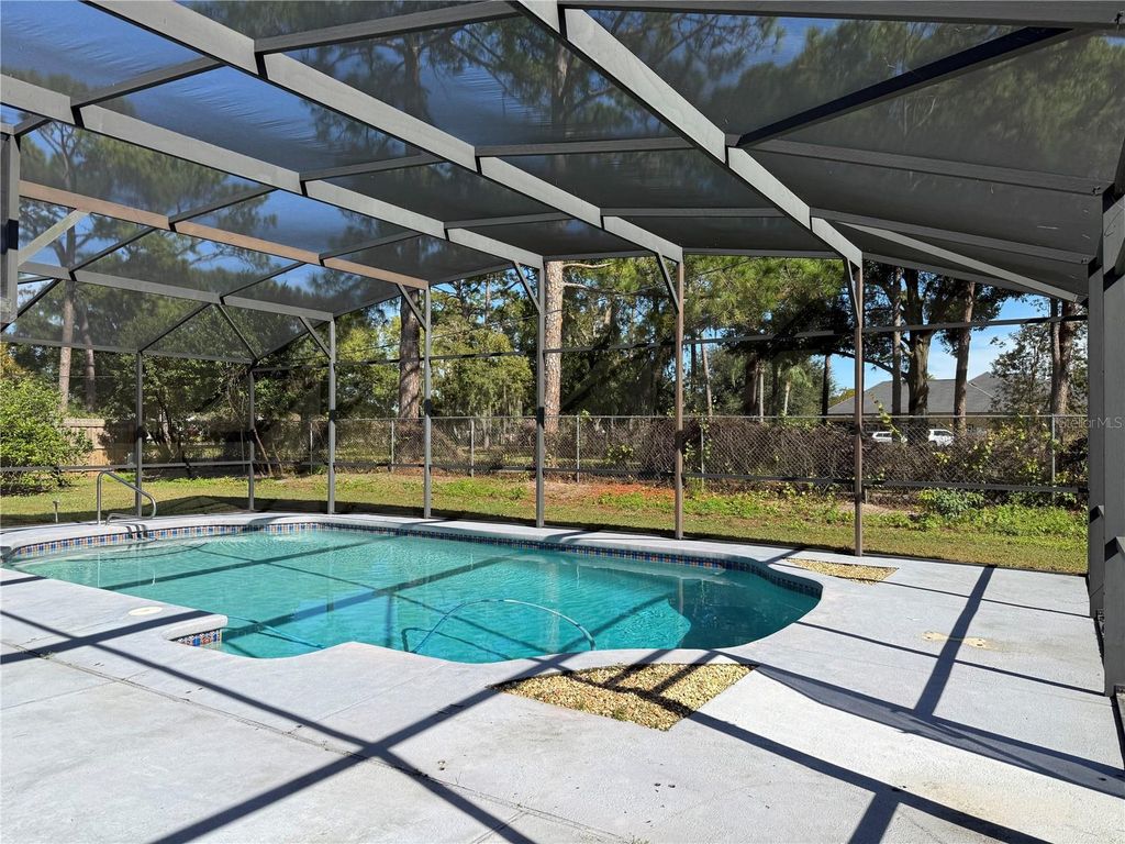 Image 2 of property listing at 1617 GREEN MEADOW LANE, Orlando, FL 32825