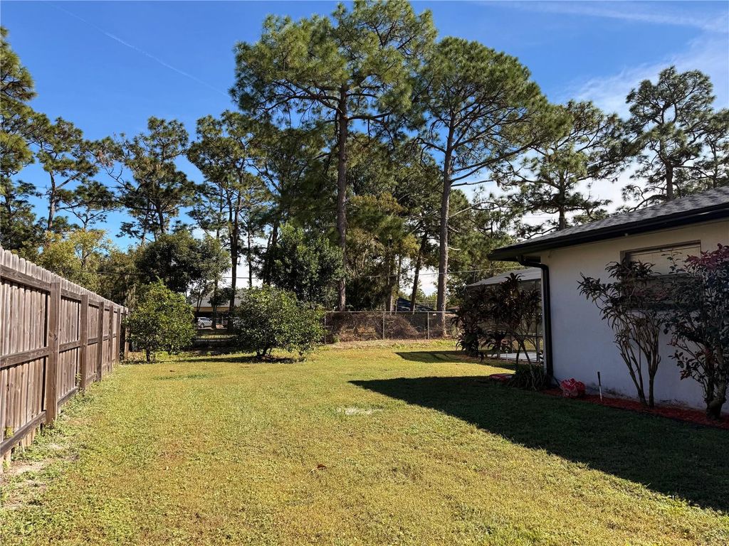 Image 12 of property listing at 1617 GREEN MEADOW LANE, Orlando, FL 32825