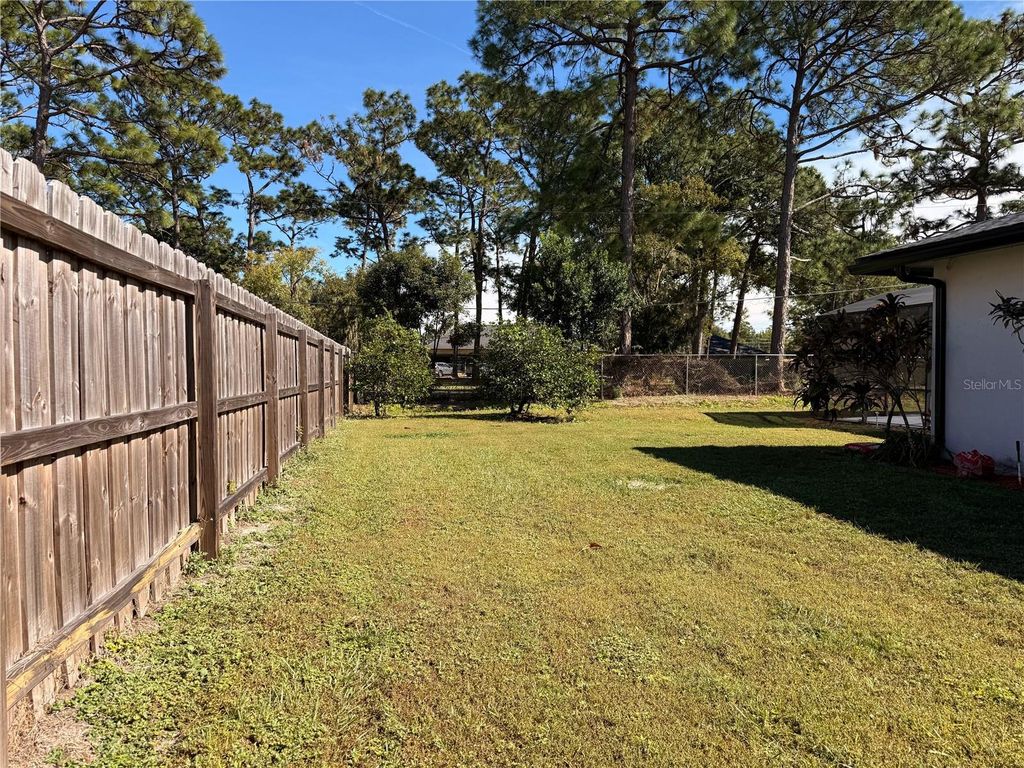 Image 13 of property listing at 1617 GREEN MEADOW LANE, Orlando, FL 32825