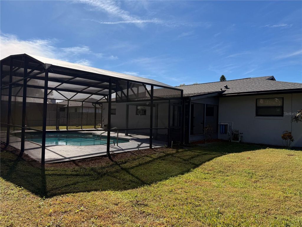 Image 16 of property listing at 1617 GREEN MEADOW LANE, Orlando, FL 32825