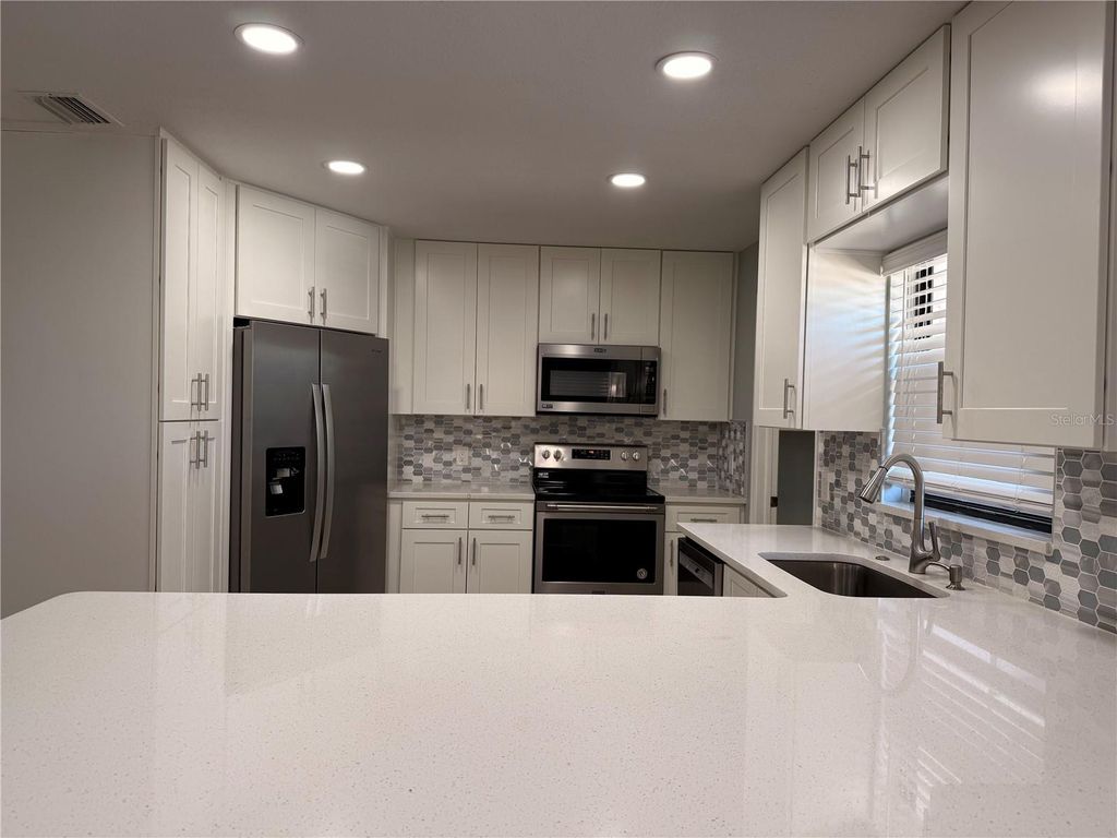 Image 19 of property listing at 1617 GREEN MEADOW LANE, Orlando, FL 32825