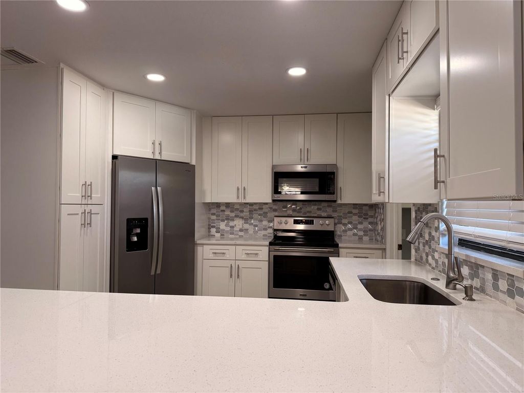 Image 20 of property listing at 1617 GREEN MEADOW LANE, Orlando, FL 32825