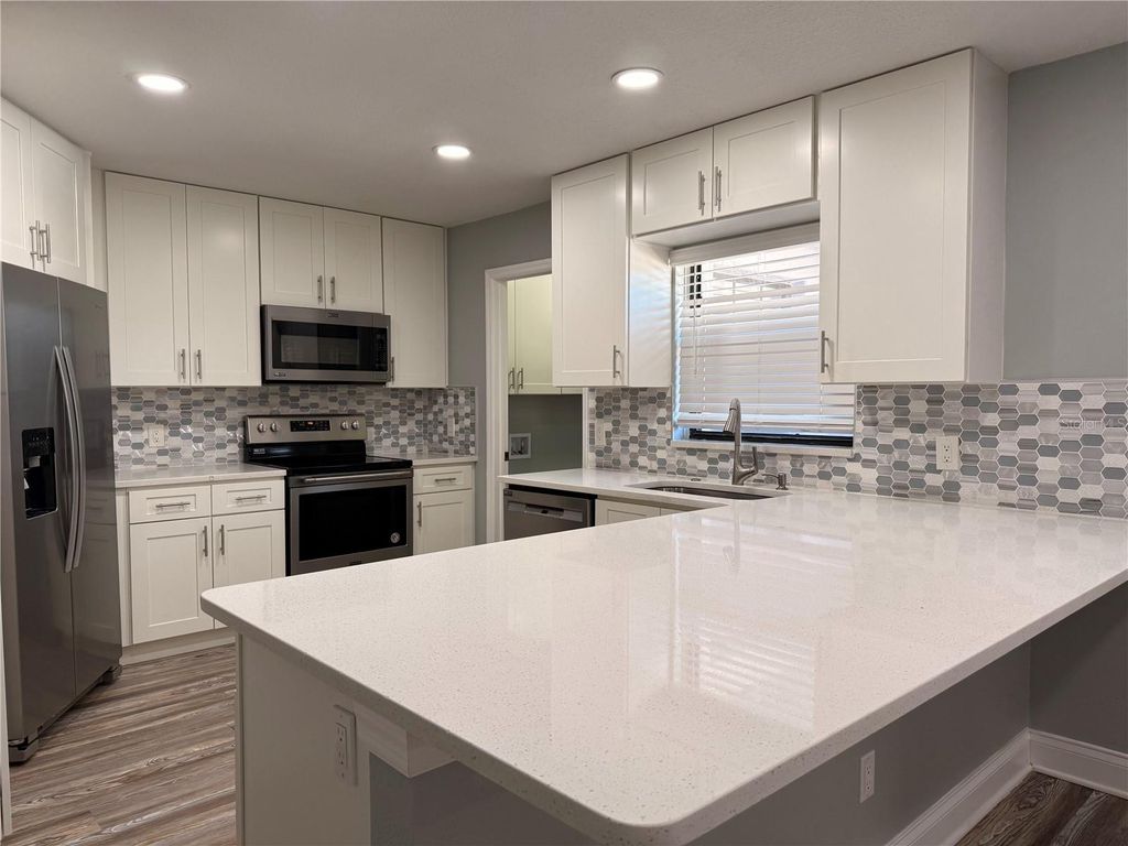 Image 3 of property listing at 1617 GREEN MEADOW LANE, Orlando, FL 32825