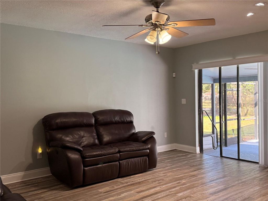 Image 28 of property listing at 1617 GREEN MEADOW LANE, Orlando, FL 32825