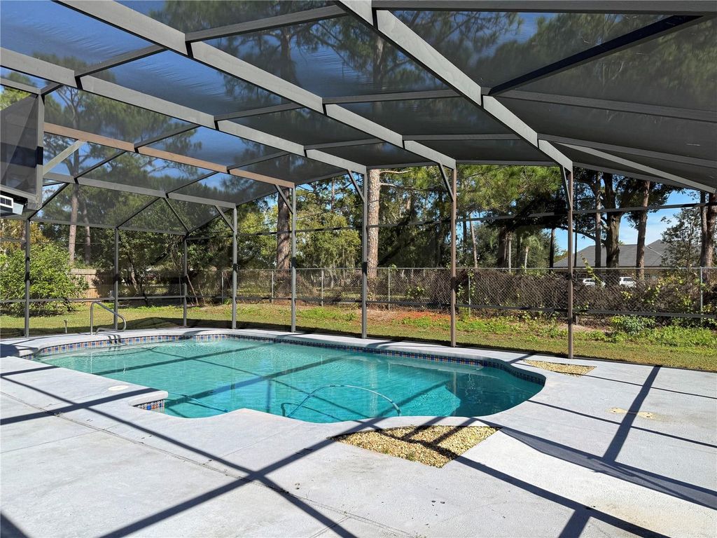 Image 4 of property listing at 1617 GREEN MEADOW LANE, Orlando, FL 32825