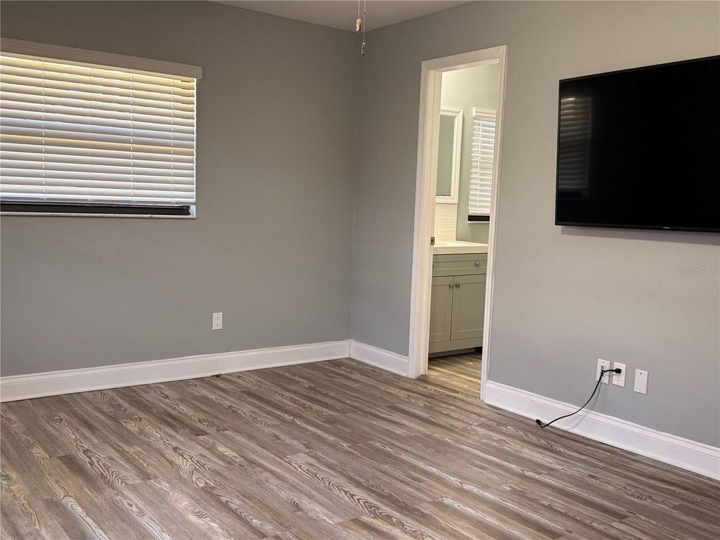 Image 36 of property listing at 1617 GREEN MEADOW LANE, Orlando, FL 32825