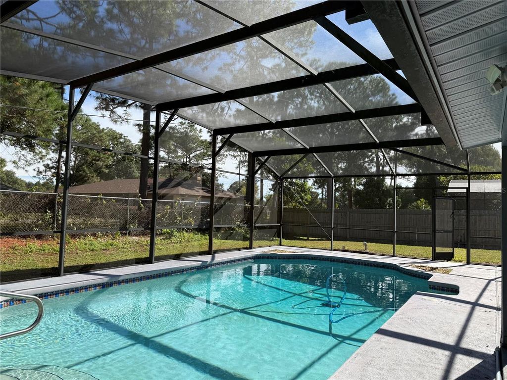 Image 5 of property listing at 1617 GREEN MEADOW LANE, Orlando, FL 32825