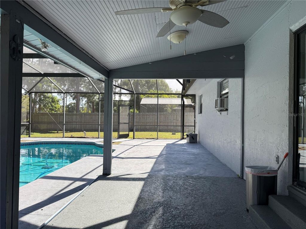 Image 6 of property listing at 1617 GREEN MEADOW LANE, Orlando, FL 32825