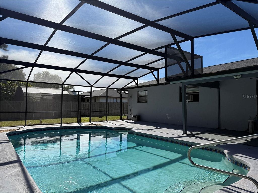 Image 7 of property listing at 1617 GREEN MEADOW LANE, Orlando, FL 32825